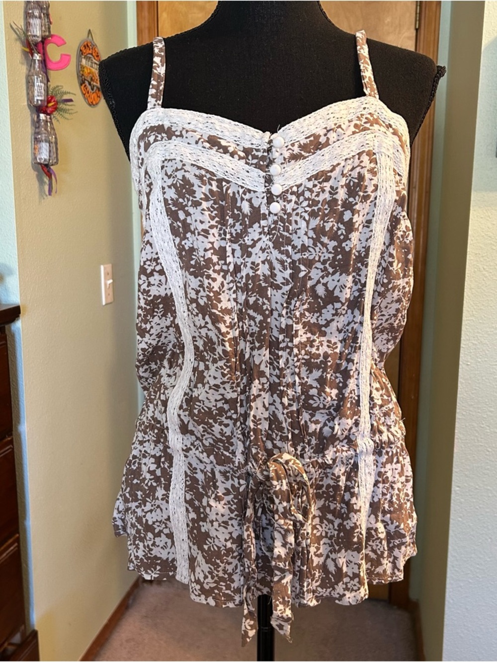 Romy brown and white floral print flowy tank top with tie at waist size L